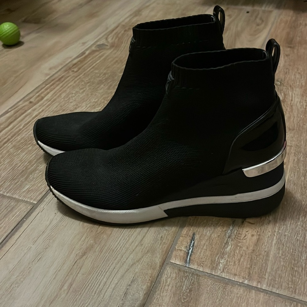 Michael Kors Skyler Stretch- Knit Sock Sneakers: Size 6 Condition: Used